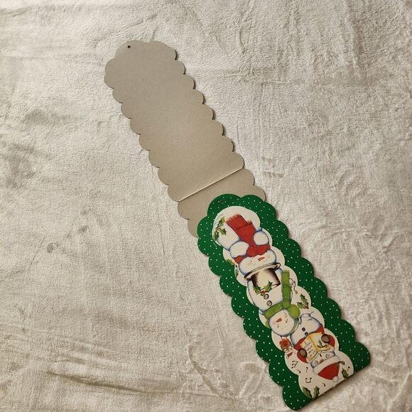 Vintage Christmas Cardboard Wall Decor with Santa and Snowmen - Picture 8 of 10